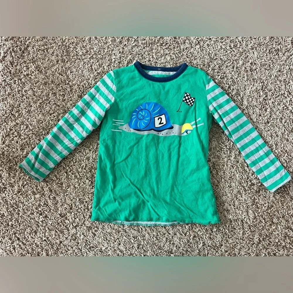 Mini Boden reversible racing snail graphic shirt